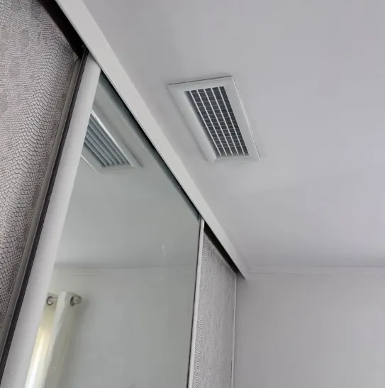 Module intérieur ouvert d’une installation de pompe à chaleur